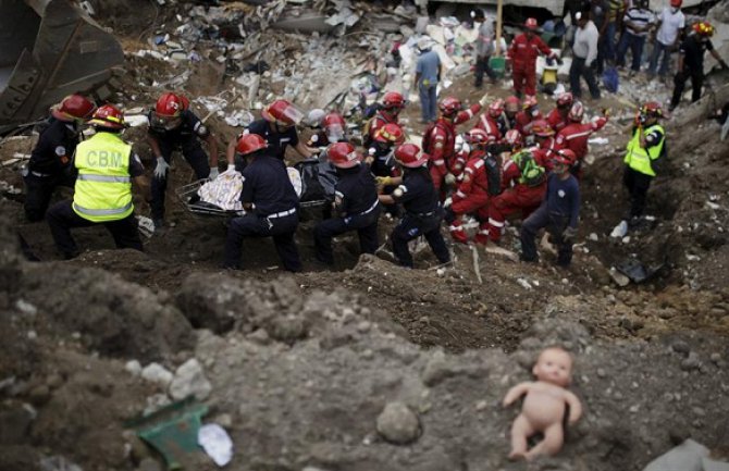 Odron zemljišta u Gvatemali, poginula 131 osoba, 300 nestalo
