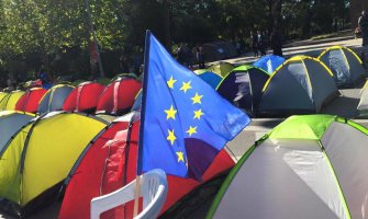 DF pozvao Đukanovića da podnese ostavku