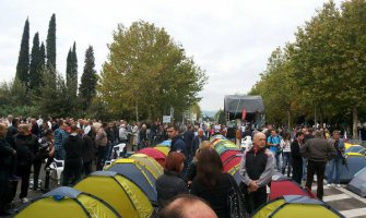 Istekao rok, šatori i bina ostali