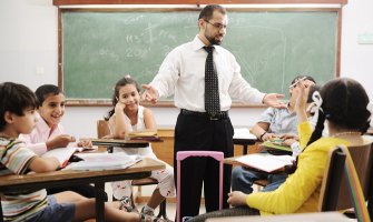 I nastavnike tuku zar ne?