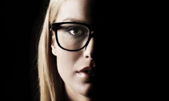 Zašto ne treba da gledate TV u mraku?