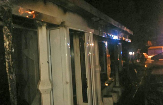 Bijela: U požaru izgorio lokal i jedno vozilo