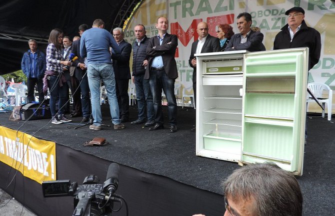 Poslanici Demokratskog fronta da podnesu ostavke