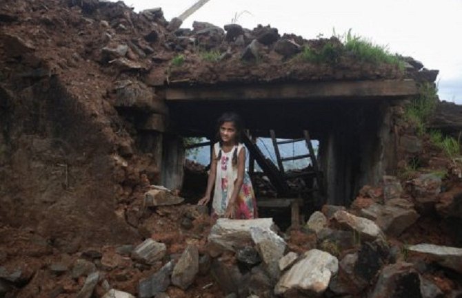 Izvučeno 21 tijelo, nastradalih u klizištu