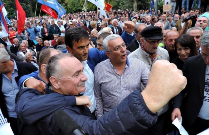 DF: Odnosi sa Srbijom najgori u posljednjih 20 godina, posjeta Pensa farsa