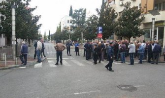 Osuđujemo necivilizovano ponašanje pristalica DF-a