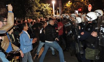 Policija spriječila nasilni ulazak u Skupštinu