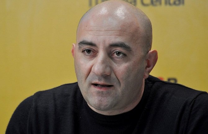 Dragišić : Niko politički ozbiljan u Srbiji se ne miješa u stvari CG