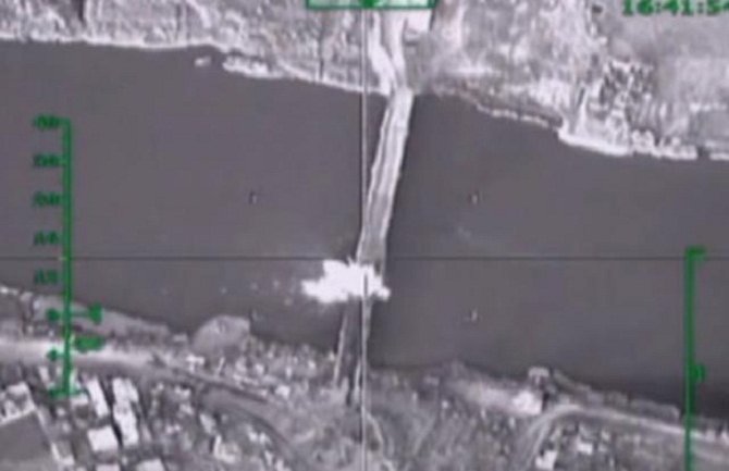 Ruski avioni uništili most na Eufratu  (VIDEO)