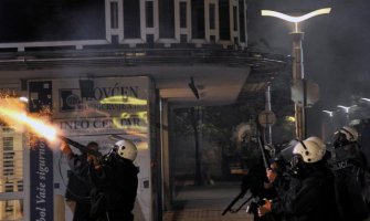 Neredi u Podgorici, policija prebijala demonstrante /FOTO/VIDEO/