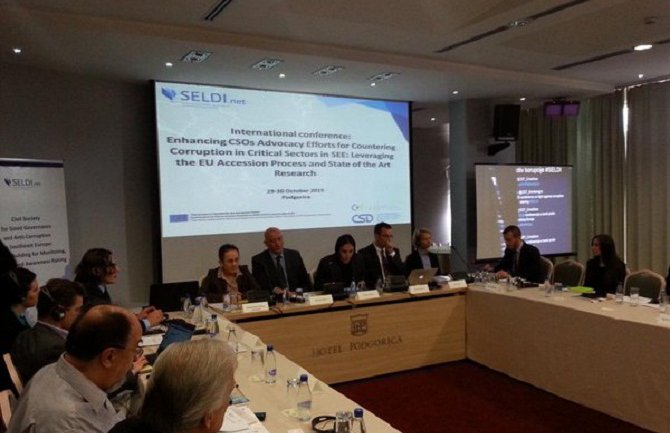 Korupcija ostaje problem u brojnim oblastima u Crnoj Gori