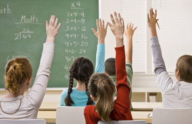 Ponedeljak i utorak neradni za osnovce i srednjoškolce