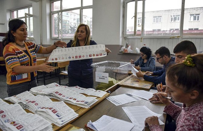 Erdgonova partija pobijedila sa skoro 50% glasova: Samostalno može formirati vlast