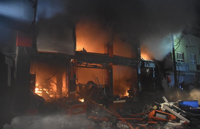 U eksploziji i požaru u marketu poginula jedna, a povrijeđeno 13 osoba