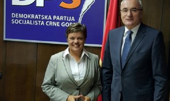 Dijalog i političke odluke treba donositi u institucijama sistema