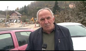 Blokirao saobraćajnicu jer su mu ugrozili život i opstanak u kući