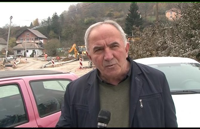 Blokirao saobraćajnicu jer su mu ugrozili život i opstanak u kući
