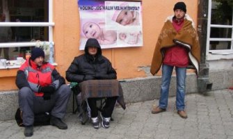 Roditelji štrajkuju glađu: Suspenzija ljekara ili smrt