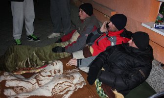 Za očeve koji štrajkuju glađu mislio da su Sirijci pa odlučio da ih 