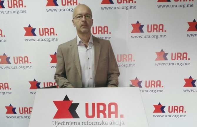 Petričić: Hitno vratite građanima parkinge kod Kliničkog centra