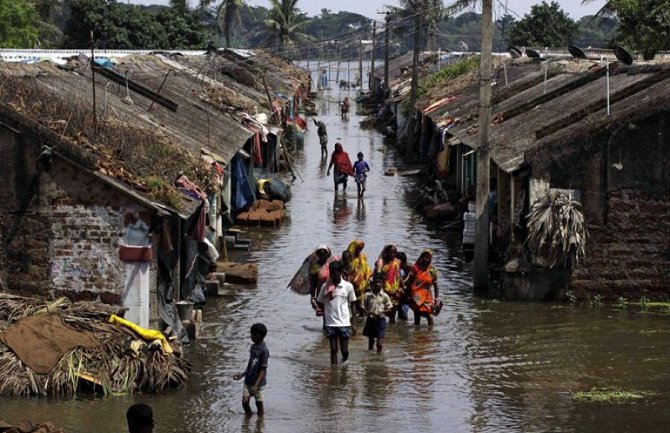 Indija: 71 osoba izgubila život u poplavama
