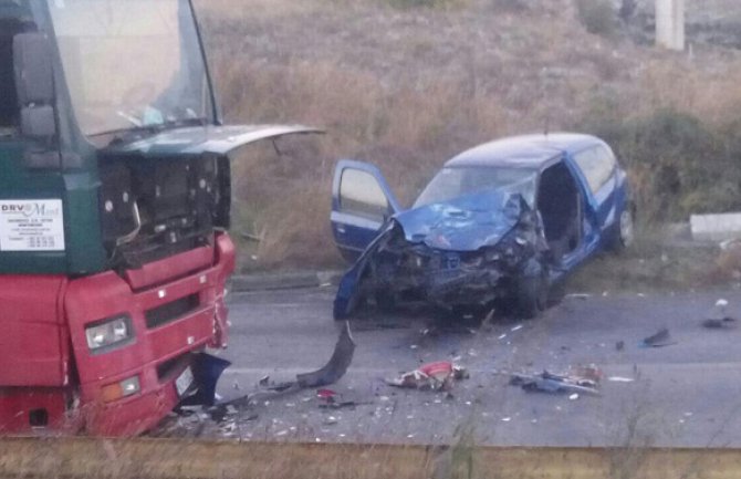 U saobraćajnoj nesreći poginula jedna osoba