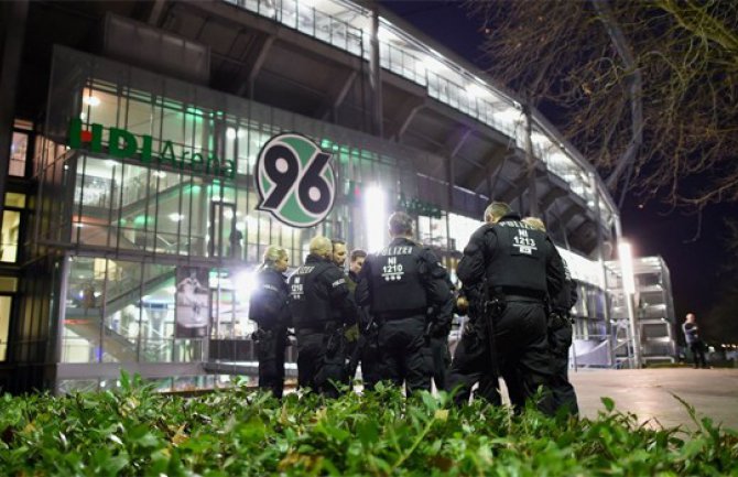 Hanover: Otkazana utakmica Njemačka – Holandija, evakuisan stadion!