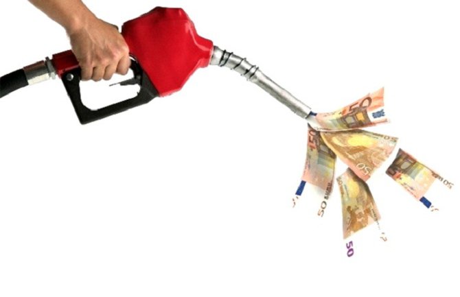 SNP: Kako će Vlada građanima vratiti novac od takse na gorivo?