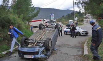 U saobraćajnoj nesreći dvije osobe lakše povrijeđene