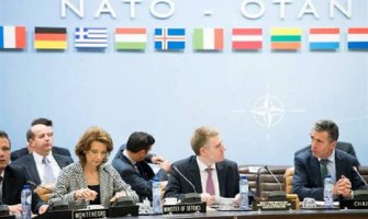  Lukšić i Pejanović Đurišić na sastanku Sjevernoatlantskog savjeta NATO