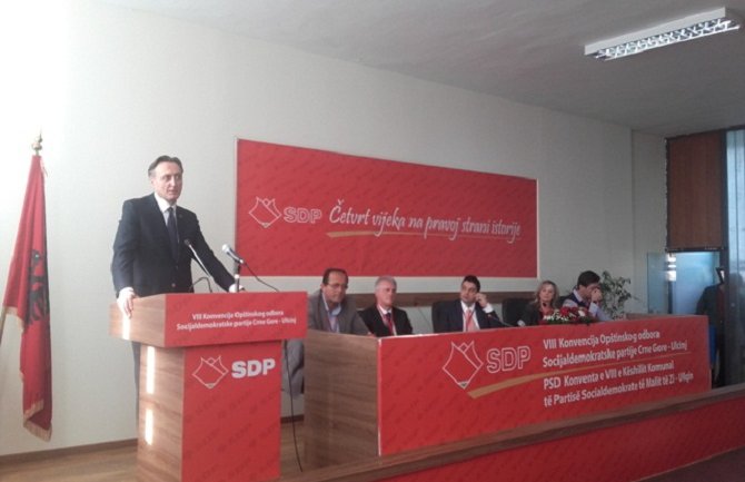 Ušli smo u luku sigurnosti i mira, ali naš brod je izranjavan