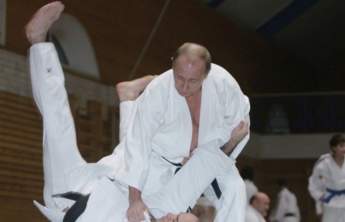 Putinovo pravilo u borbi protiv ISIL-a: Ako je borba neizbježna udari prvi