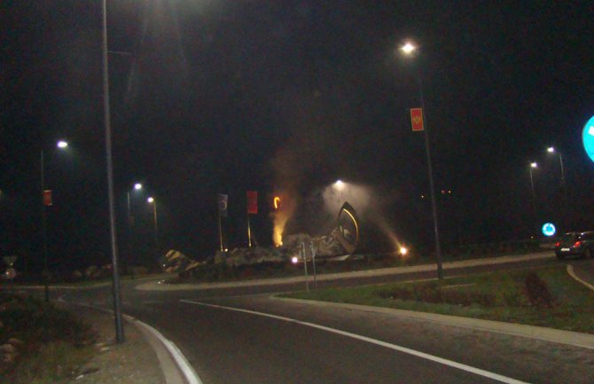 Milačić: Bila je čast biti dio ekipe koja je zapalila NATO zastavu