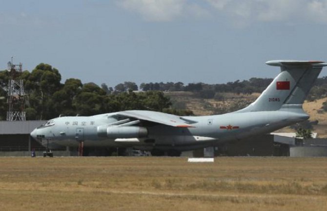 Na pogrešnom avionu gasili požar, letovi kasnili 10 sati