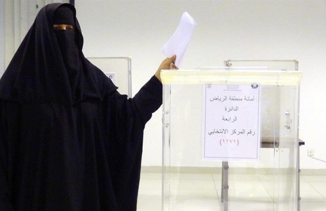 Žene u Saudijskoj Arabiji danas prvi put glasaju