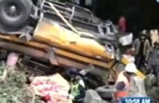  Argentina: Autobus se survao s mosta, poginuo 41 policajac