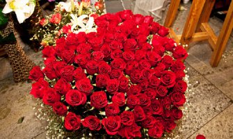 Nikšićani džentlmeni: Za 7 dana, 3 Nikšićanke dobile 101 ružu