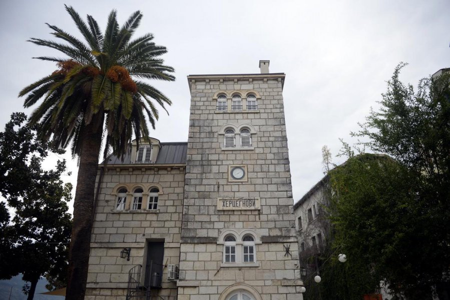 aapicture201512167065668web