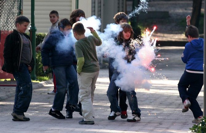 Kolašin: Petarda pala na glavu učeniku Osnovne škole