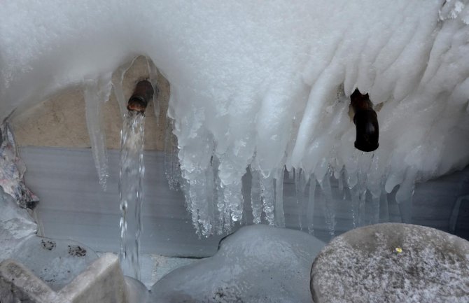 U turskom gradu Karsu izmjereno čak minus 27 stepeni(FOTO)