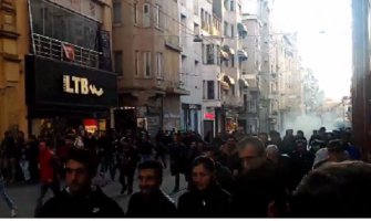 Turska policija suzavcem na demonstrante (VIDEO)