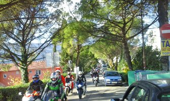 Djeda mrazevi na motorima prodefilovali hercegnovskom rivijerom