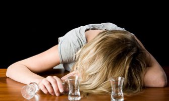 Desetogodišnjak automobilom vozio alkoholisanu majku