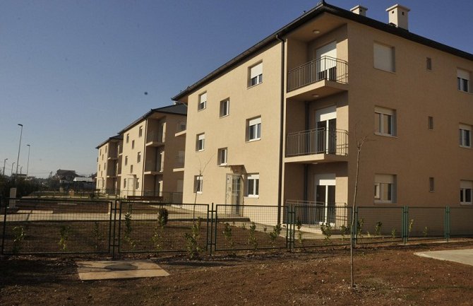 Romima sa Konika uručeni ključevi stanova