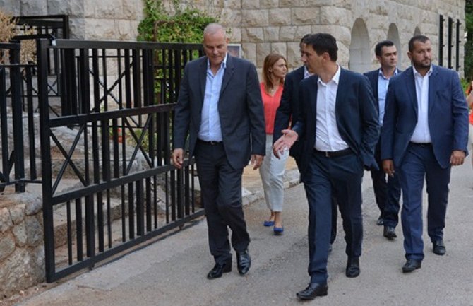 Odgovor Pozitivne Statisu: Država mora biti zaštićena