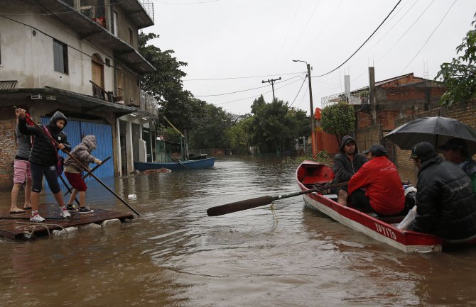 Poplave u Latinskoj Americi odnijele šest života,160.000 evakuisano