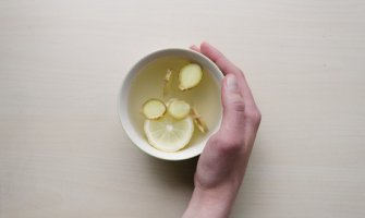  Domaći napitak za bolno grlo (RECEPT)