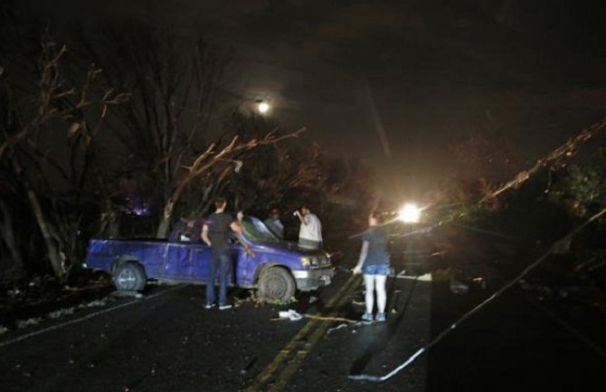 Tornado u Teksasu, stradalo 11 osoba