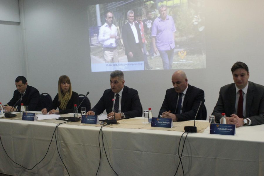 aapicture201512307177431web