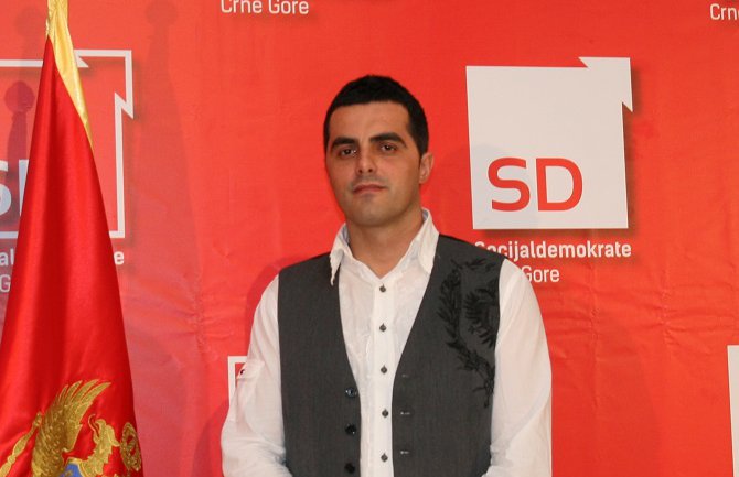 Novac troše na ukrašavanje grada a izbjegličko naselje dva mjeseca bez struje